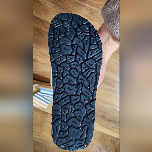 Free People sandals, flip flops - Picture 4 of 4